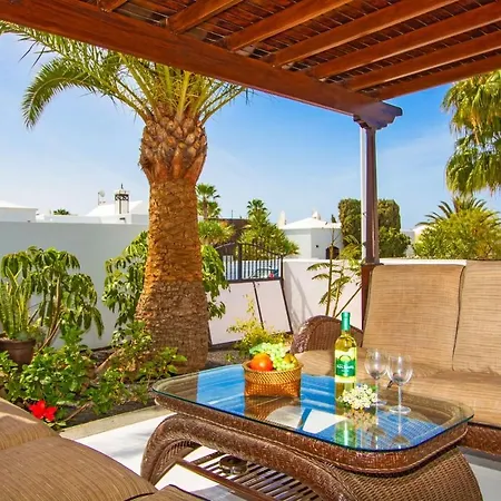 Exceptional 3 Bedroom Adsey -short Walk To Town - By Lanzarote Leisure *