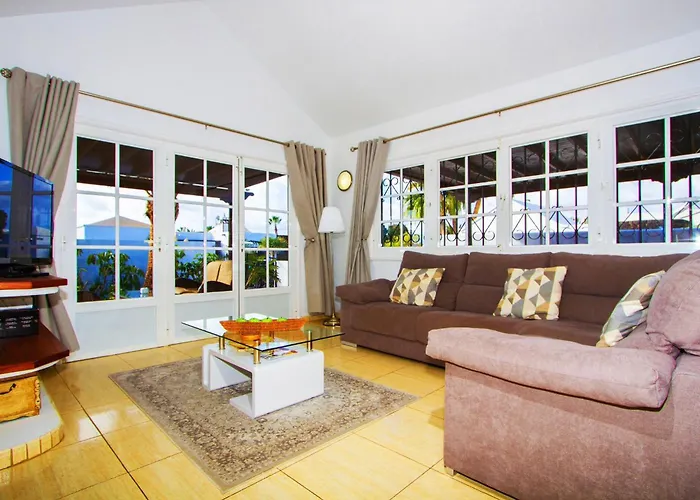 Exceptional 3 Bedroom Adsey -short Walk To Town - By Lanzarote Leisure