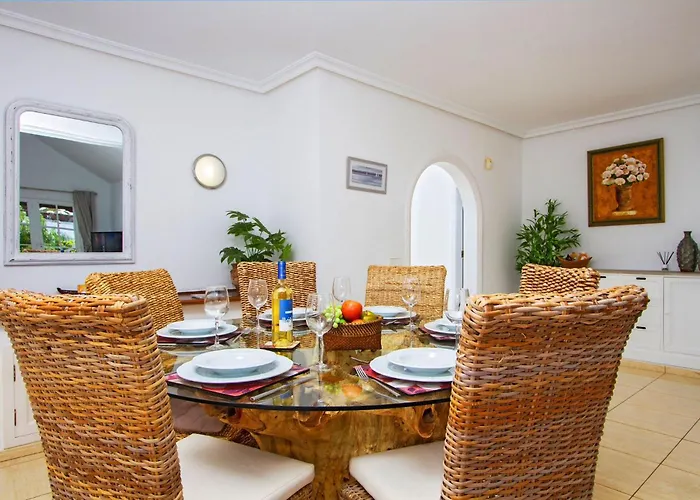 Exceptional 3 Bedroom Adsey -short Walk To Town - By Lanzarote Leisure Villa *