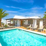 Βίλα Exceptional 3 Bedroom Adsey -short Walk To Town - By Lanzarote Leisure *