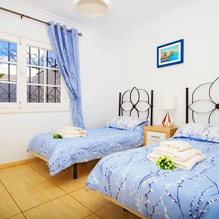 Exceptional 3 Bedroom Adsey -short Walk To Town - By Lanzarote Leisure *
