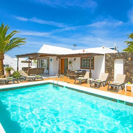 Villa Exceptional 3 Bedroom Adsey -short Walk To Town - By Lanzarote Leisure *