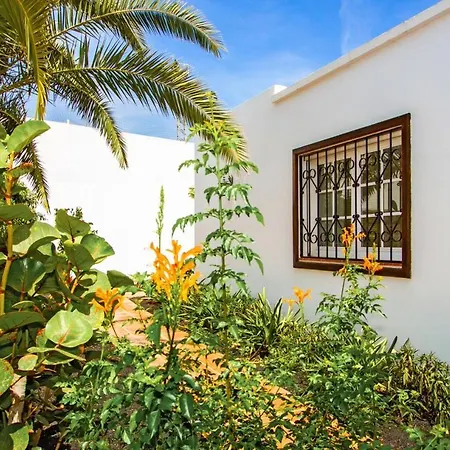 Villa Exceptional 3 Bedroom Adsey -short Walk To Town - By Lanzarote Leisure