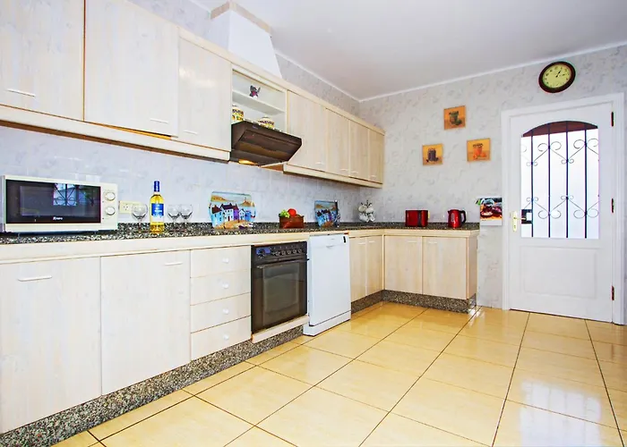 Villa Exceptional 3 Bedroom Adsey -short Walk To Town - By Lanzarote Leisure