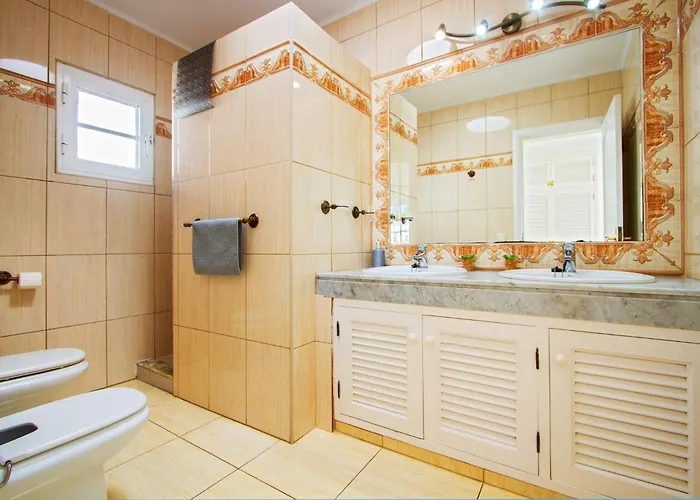 Villa Exceptional 3 Bedroom Adsey -short Walk To Town - By Lanzarote Leisure